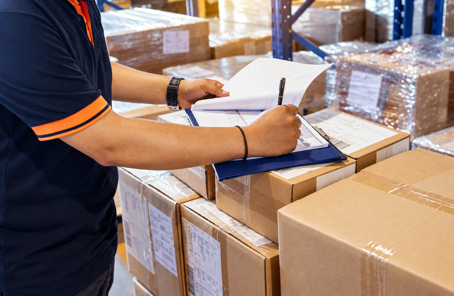 Operación de comercio internacional y documentación para importación y exportación